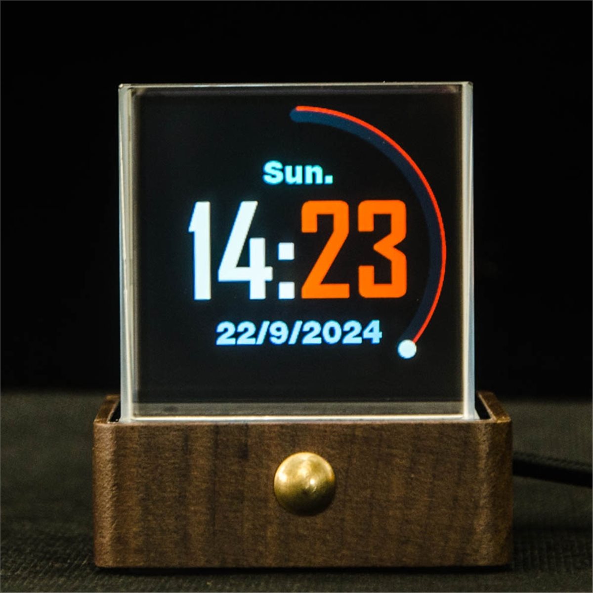 Trending Tech Accessories - [2026 Trend] Cube-Max Big Tech Kristalldisplay
